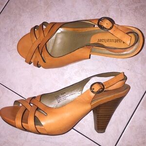 (My $13 deals) Naturalizer orange leather size 6.5